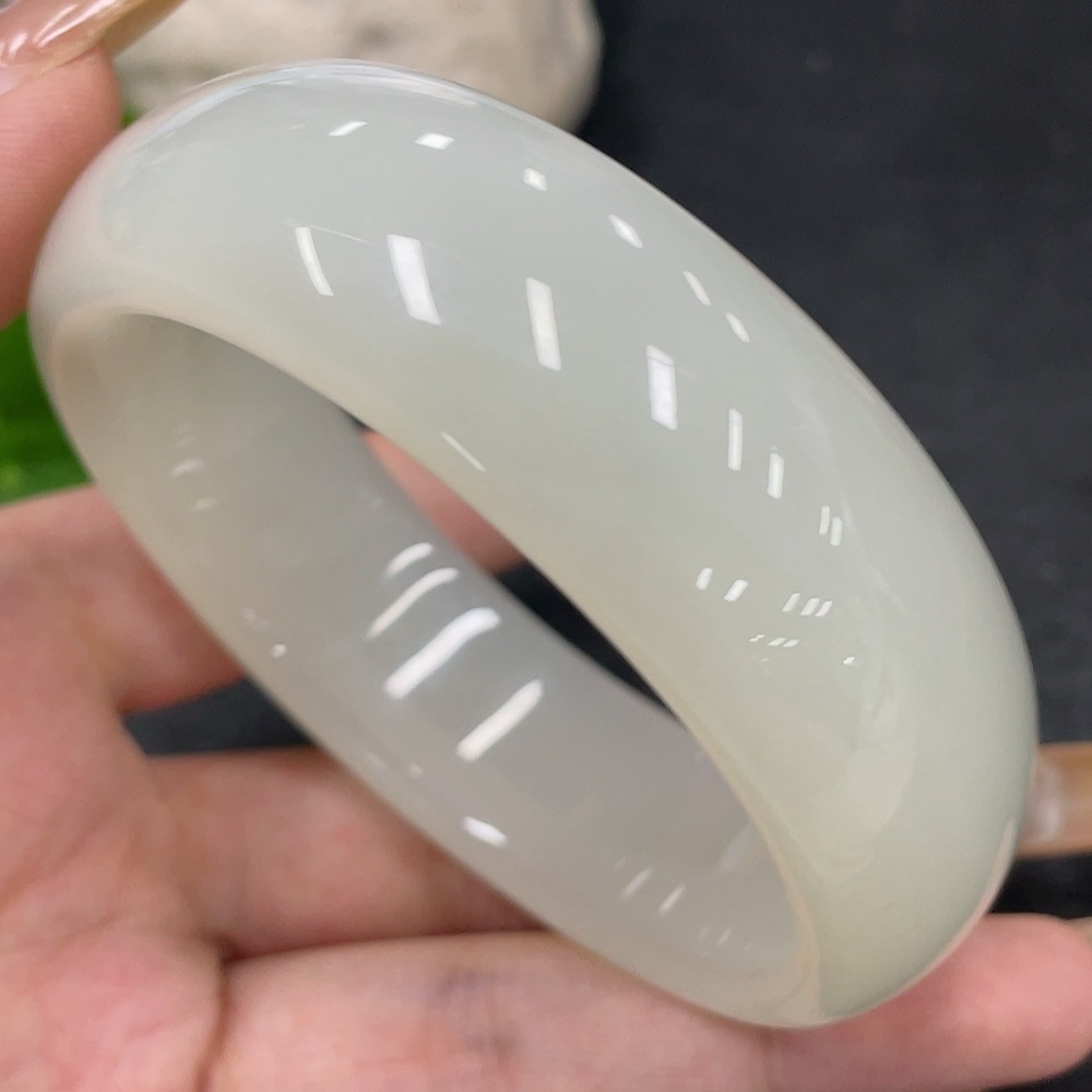 H32798056 Hetian Jade Round Bracelet Size 59.6 Total Weight Approx. 93.3g