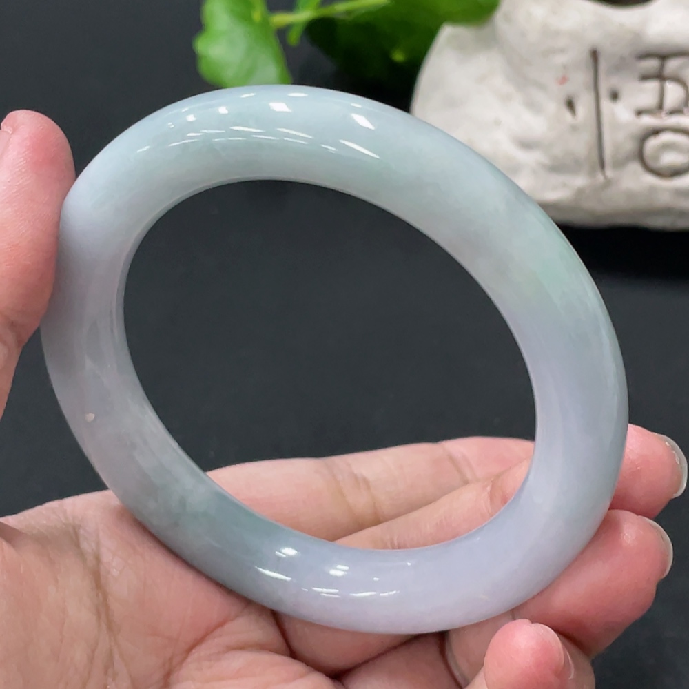 F34019696 Jadeite Round Bangle Total Weight about 70.65g Size 57.7