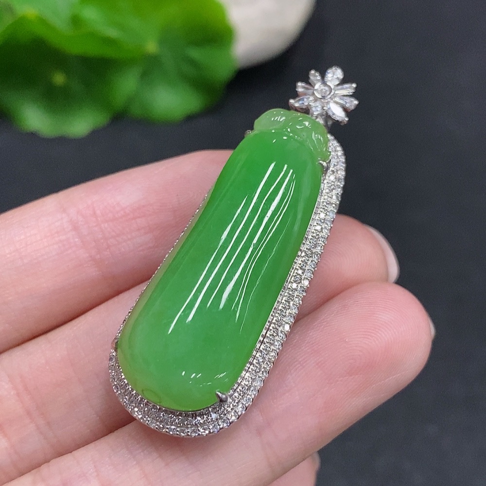 F34034787 Jadeite Auspicious Melon Pendant with 18K Gold Setting, Total Weight Approx. 15.1g (Diamond Accents)