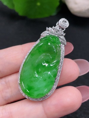 F32808872 Jadeite Ruyi Pendant Set in 18K Gold Total Weight Approx. 8.7g (With Diamond Accents)