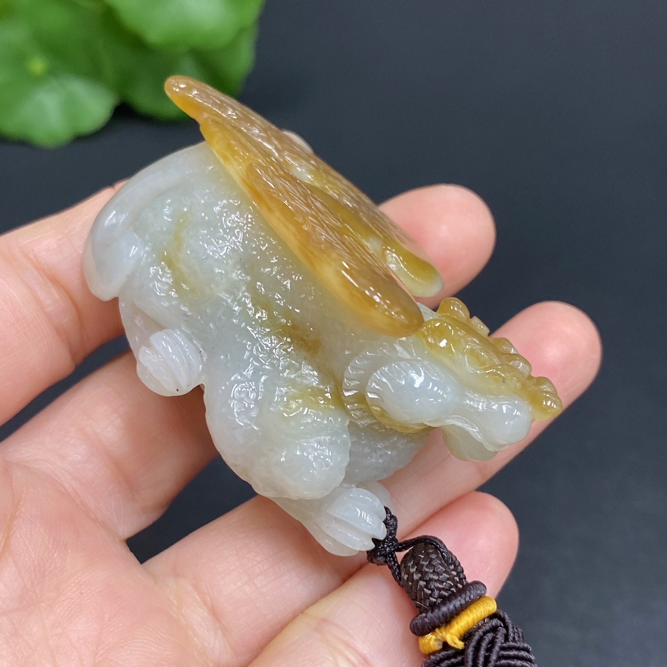 H30504881 Hetian Jade Handheld Piece - Auspicious Beast