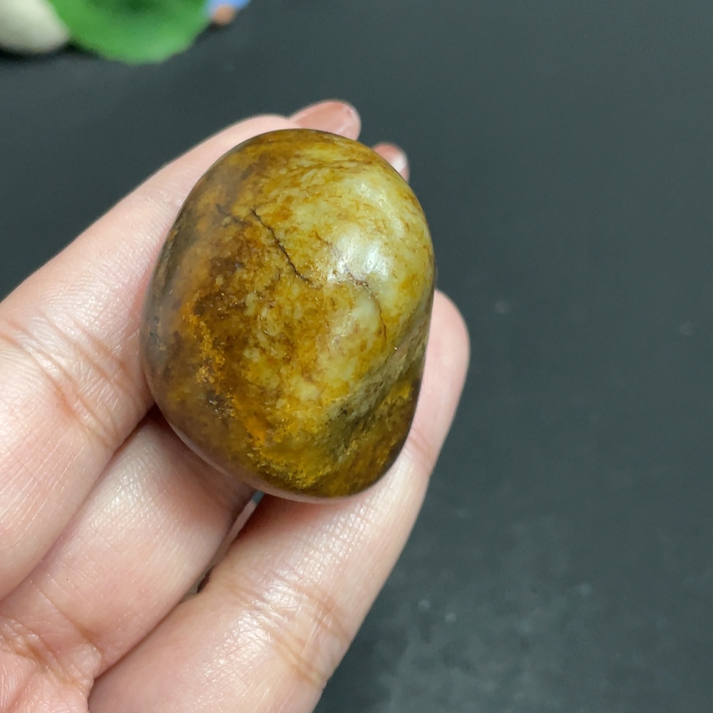 H34010445 Hetian Jade, undetermined origin of skin color, contains other mineral components, total weight approximately 42.3g