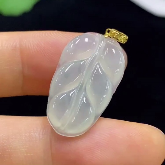 F35094616 Jadeite Leaf Pendant 18k Total Weight Approx. 2.48g