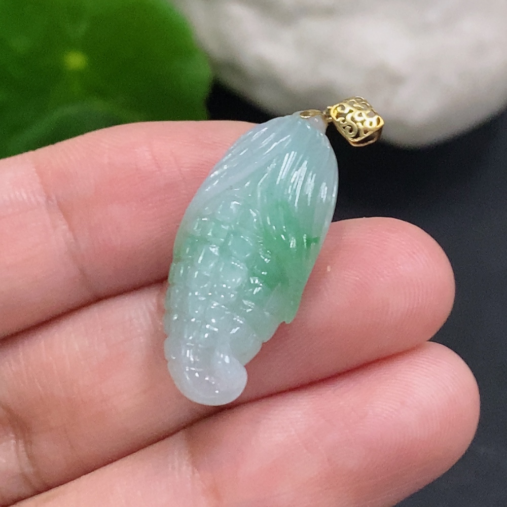 F34022263 Jadeite Corn Pendant with 18K Gold Clasp, Total Weight Approximately 4.2g