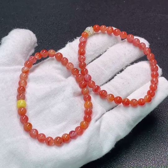C34990444 South Red Agate Bracelet with Hetian Jade + Amber Beeswax, Non-Gold, Organic Matter Visible, Total Weight Approx. 16.75g, Sell as a Lot
