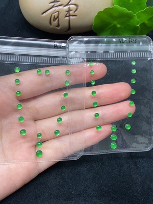 F45336017 翡翠蛋面 一手走 含小袋总重约4.60g