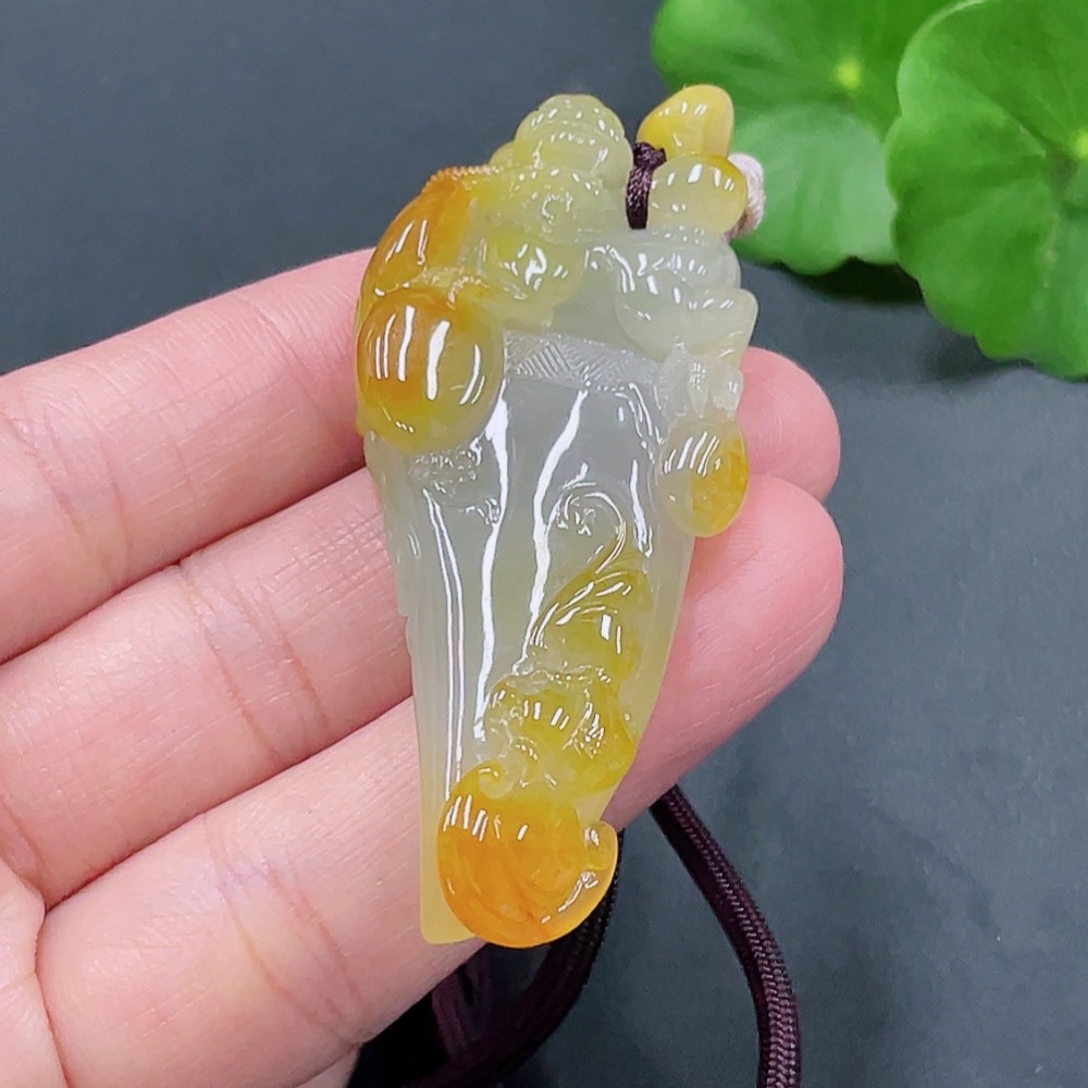 F22494862 Jadeite Dragon Tooth Pendant Color Origin Undetermined Total Weight 36.776g