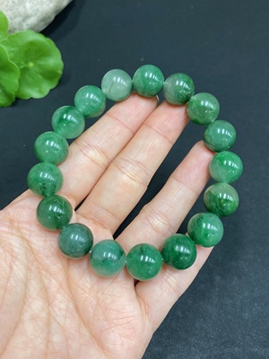 H31668011 非洲翠（独龙玉）手串 卡12.1mm左右     货品总重约42.7g