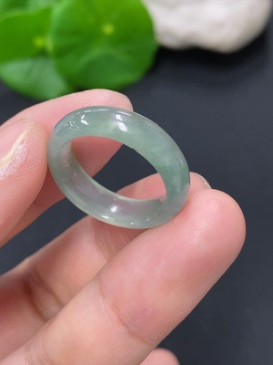 F46598049 翡翠戒圈 货品总重量约3克 圈口13