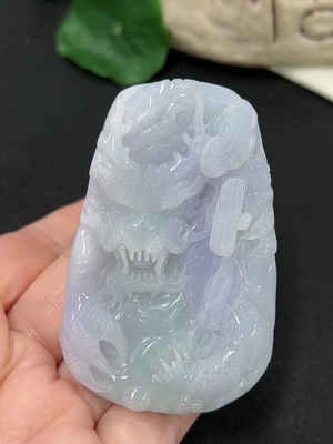 F42958158 翡翠龙牌挂件 货品总重约70.4克
