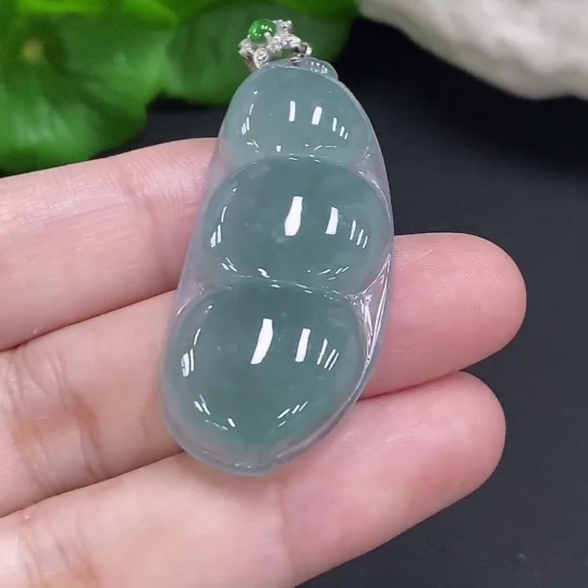 F35126687 Jadeite Buddha Bean Pendant with 18K Gold Clasp, Total Weight Approx. 9.6g (Non-Diamond)