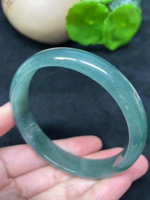 F45335219 翡翠正圈手镯 总重约42.68g 圈口59