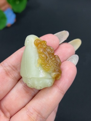H41947424 和田玉挂件 莲年有鱼 货品总重约23.3g