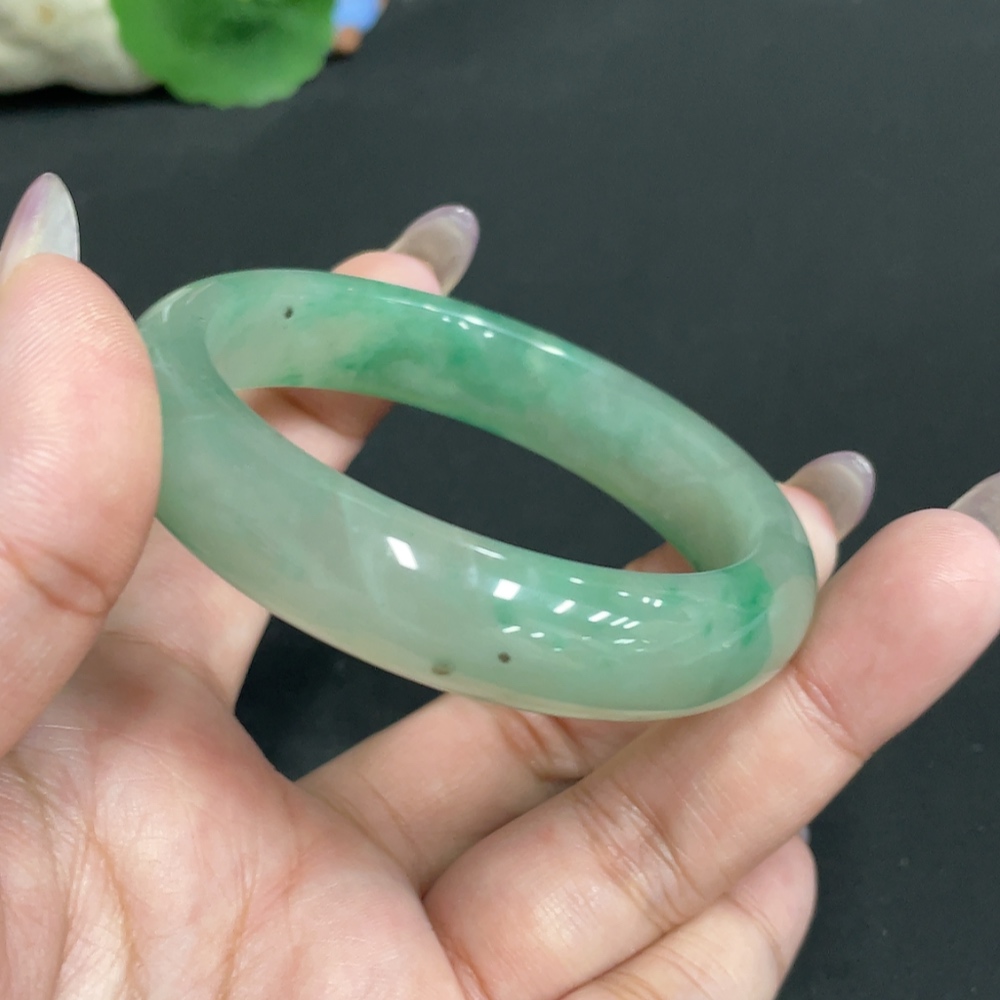 H34972622 African Emerald (Dulong Jade) Round Bracelet