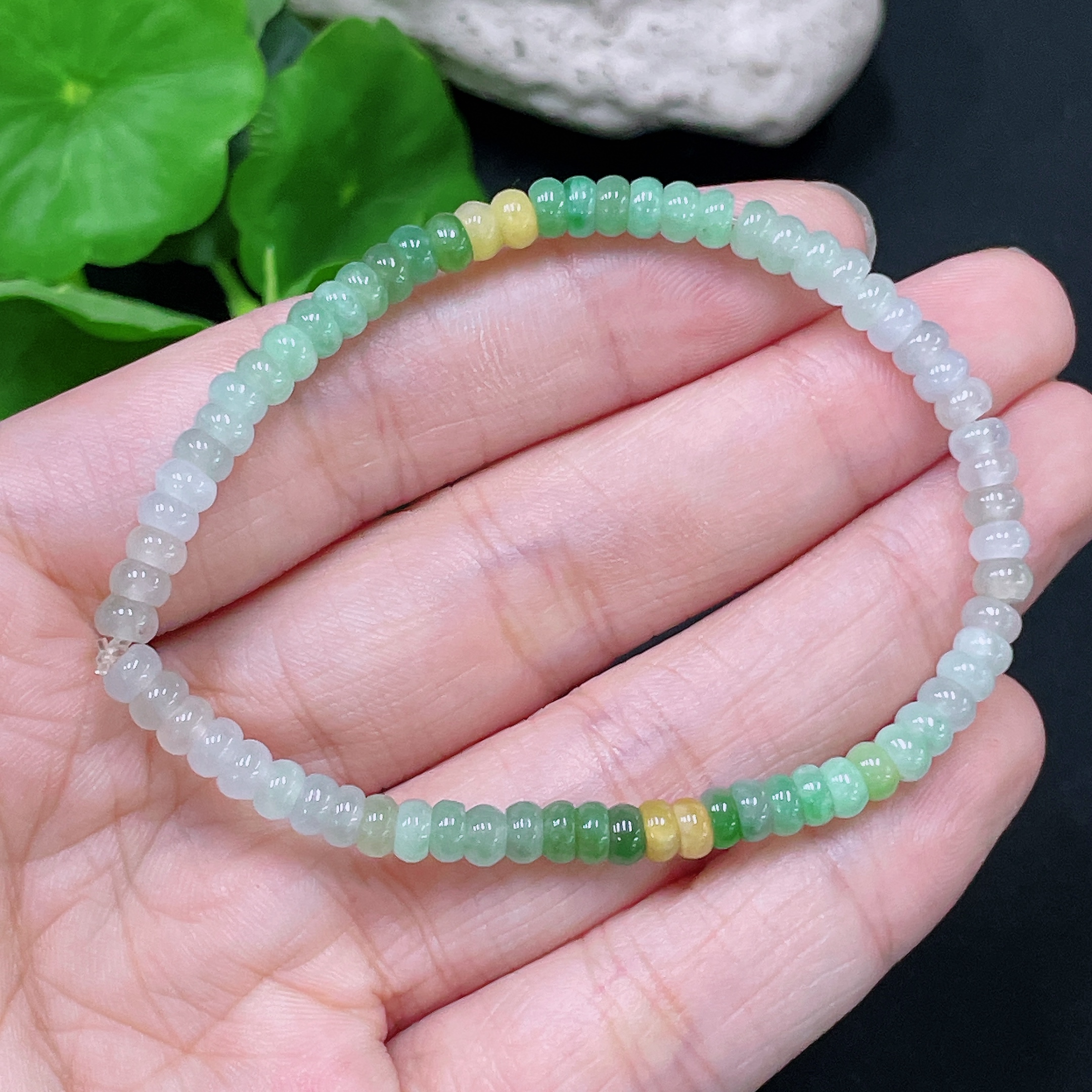 F33866129 Jadeite bracelet, approx. 4.4mm beads, total weight approx. 6.89g, color origin undetermined