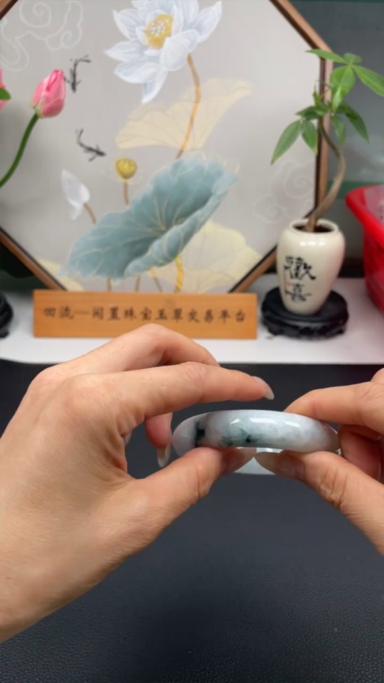 F32757873 Jadeite Round Bangle Total Weight About 70g Size 56