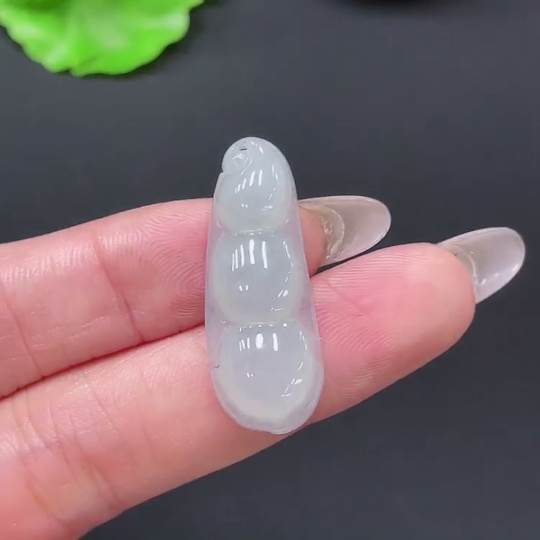 F35158748 Jadeite Bean Pendant Total Weight Approx. 3.24g