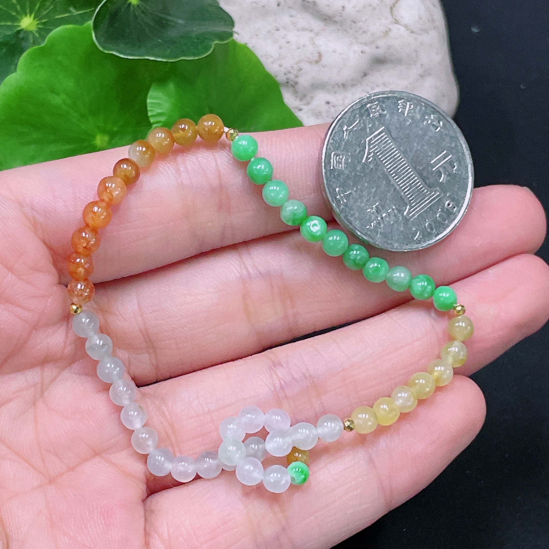 F33892729 Jadeite bracelet approx. 3.8mm with 72% gold content total weight approx. 5.3g (color origin undetermined)