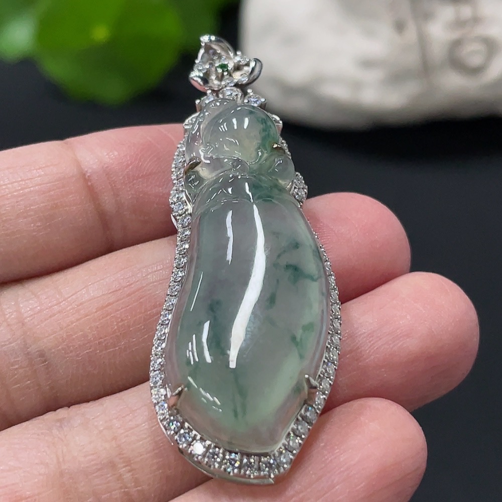 F31670306 Jadeite Auspicious Gourd Pendant with 18k Gold Setting, Non-Diamond, Total Weight Approx. 9.2g
