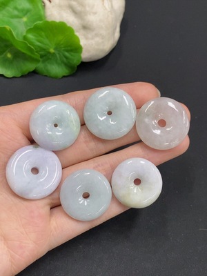 F36220587 翡翠平安扣一手走 货品总重量约43.4克