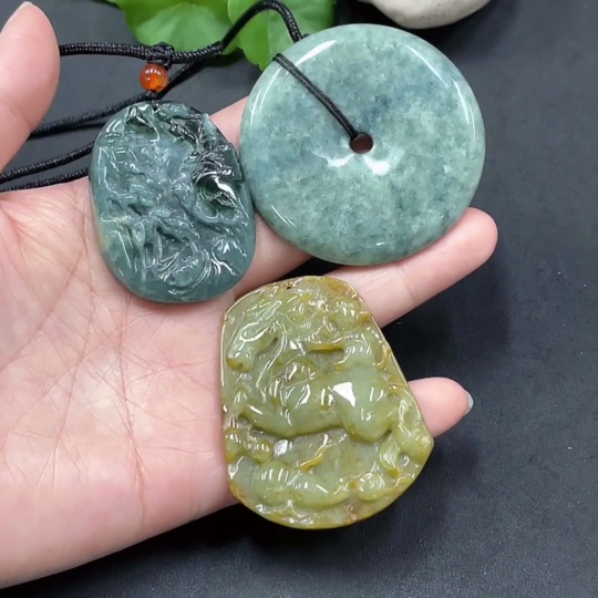 F18988878 Jadeite Pendant