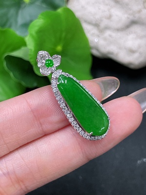 F34985123 Jadeite Inlaid Piece 18K Gold Setting with Diamond Accent Total Weight Approx. 3.51g