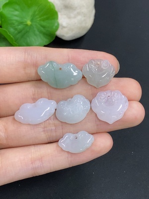 F46602678 翡翠挂件一手走
