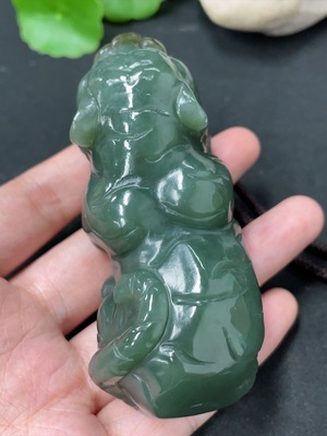 H42957684 和田玉手把件  虎     货品总重约（含绳）185.6g