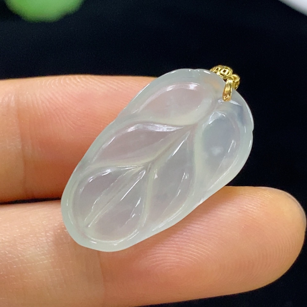 F35094616 Jadeite Leaf Pendant 18k Total Weight Approx. 2.48g