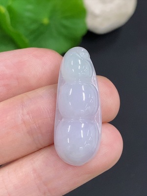 F46552251 翡翠福豆挂件 货品总重量约3.8克