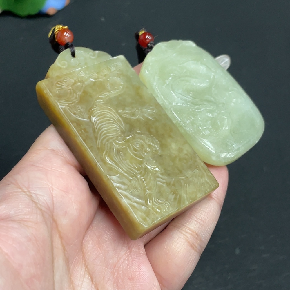H28204172 Hetian Jade Pendant  Dragon Plaque  Fierce Tiger Descending the Mountain