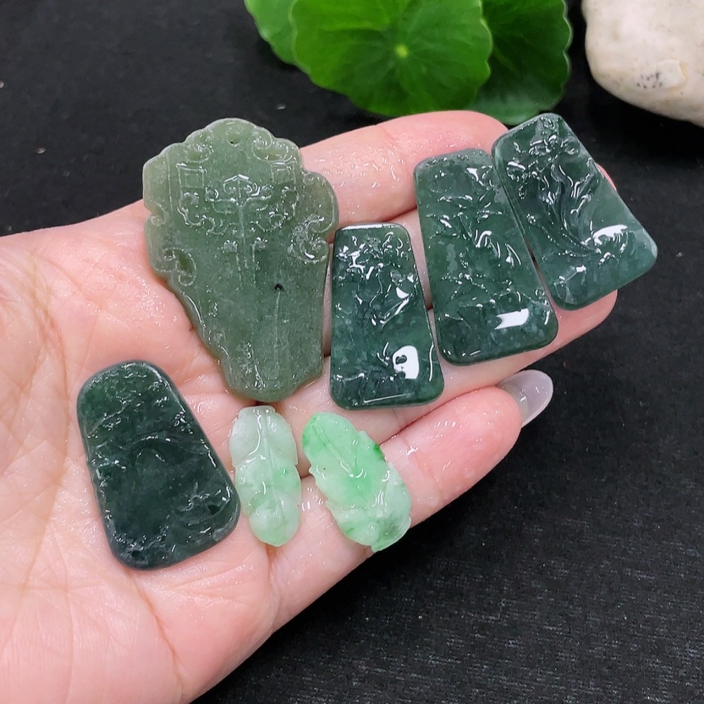 F32735636 Jadeite Pendant Sell as a Lot Rough