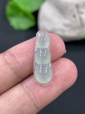F42952173 翡翠福豆挂件 货品总重约1g
