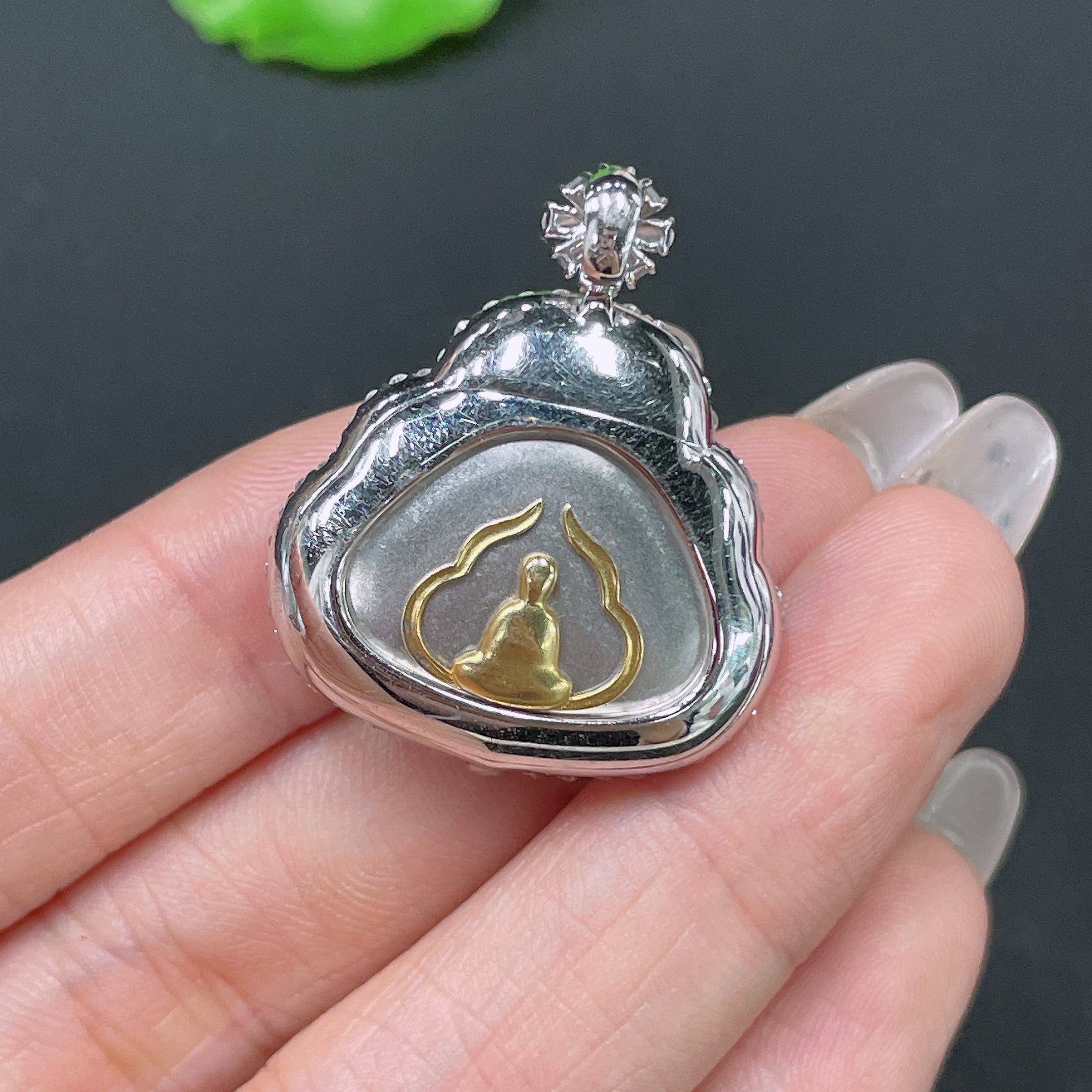 F35159215 Jadeite Buddha Pendant with 18K Gold and Diamond Setting, Total Weight Approx. 9.76g