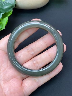 H46604035 和田玉正圈手镯 圈口51.7mm 总重约47.88g