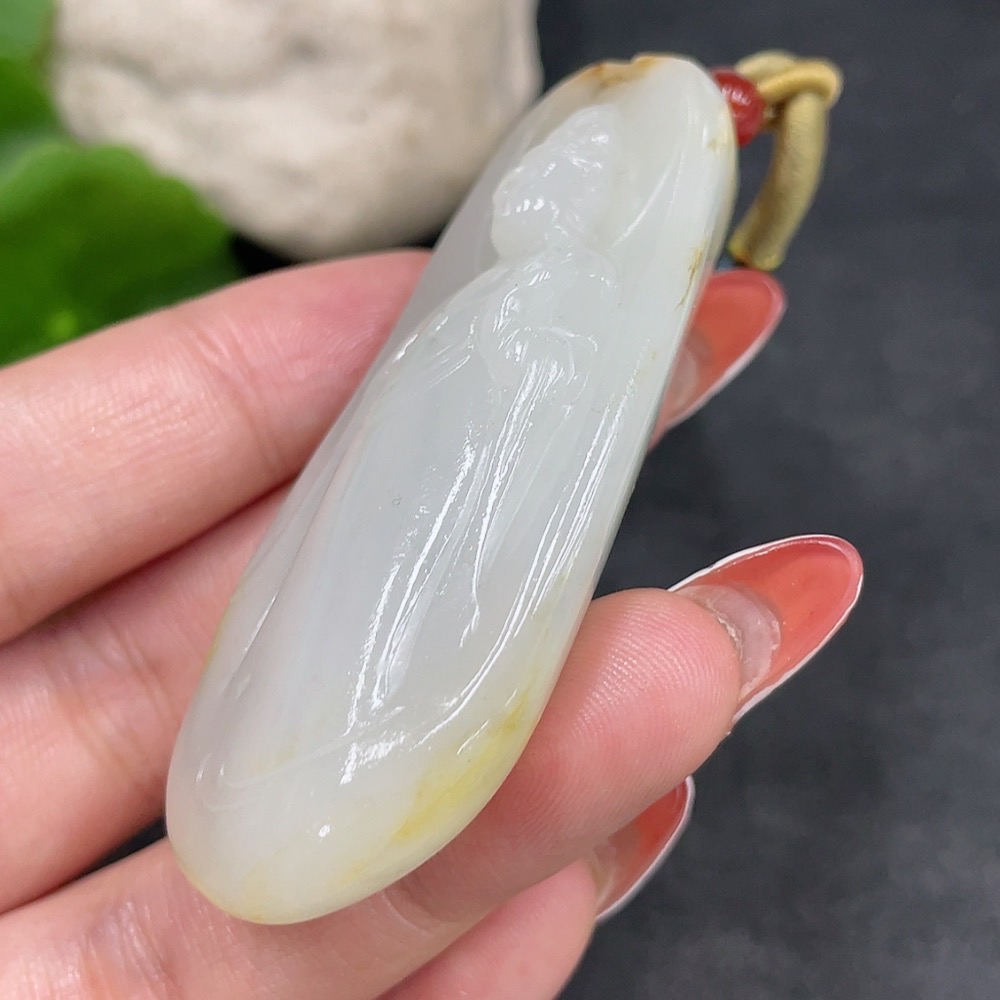 H34016636 Hetian Jade Seed Material Pendant - Guanyin, Undetermined Skin Color Origin, Non-Hetian Jade Beads, Total Weight Approx. (Including String) 51.5g