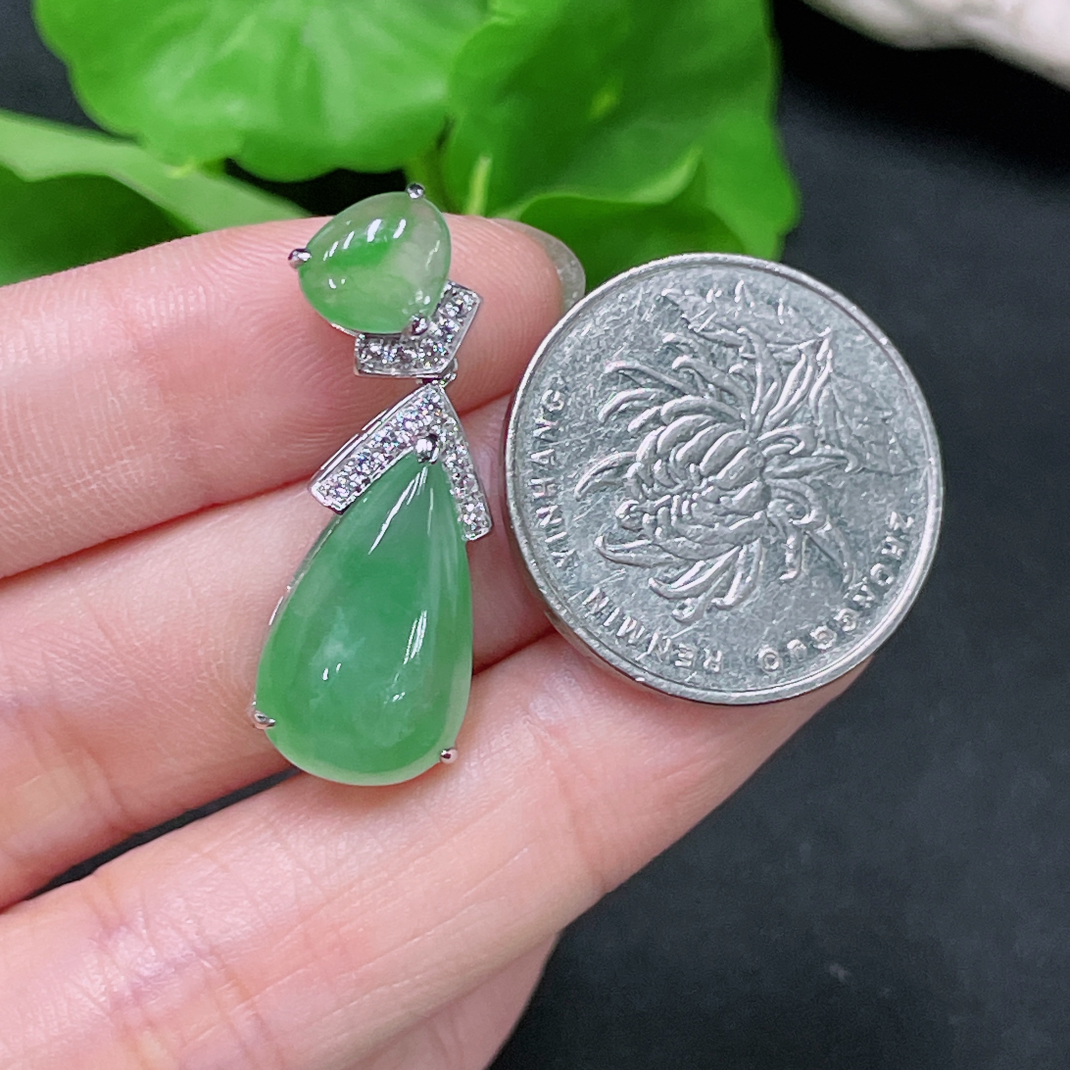 F33919056 Jadeite Teardrop Pendant in 18k Gold Setting, Total Weight Approx. 3.69g, Non-Diamond