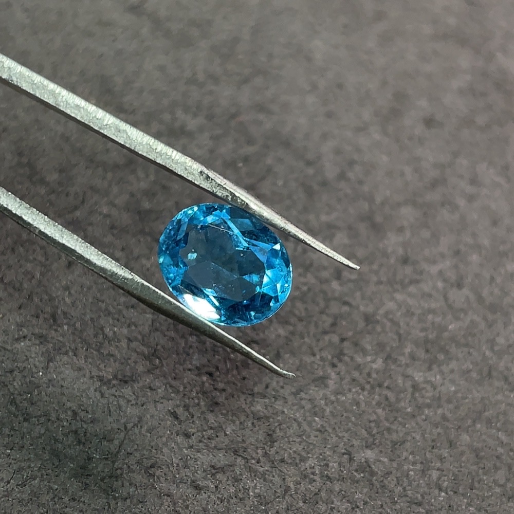 C33922853 Topaz Rough Stone, Color Origin Undetermined, Total Weight Approx. 3.285 Carats