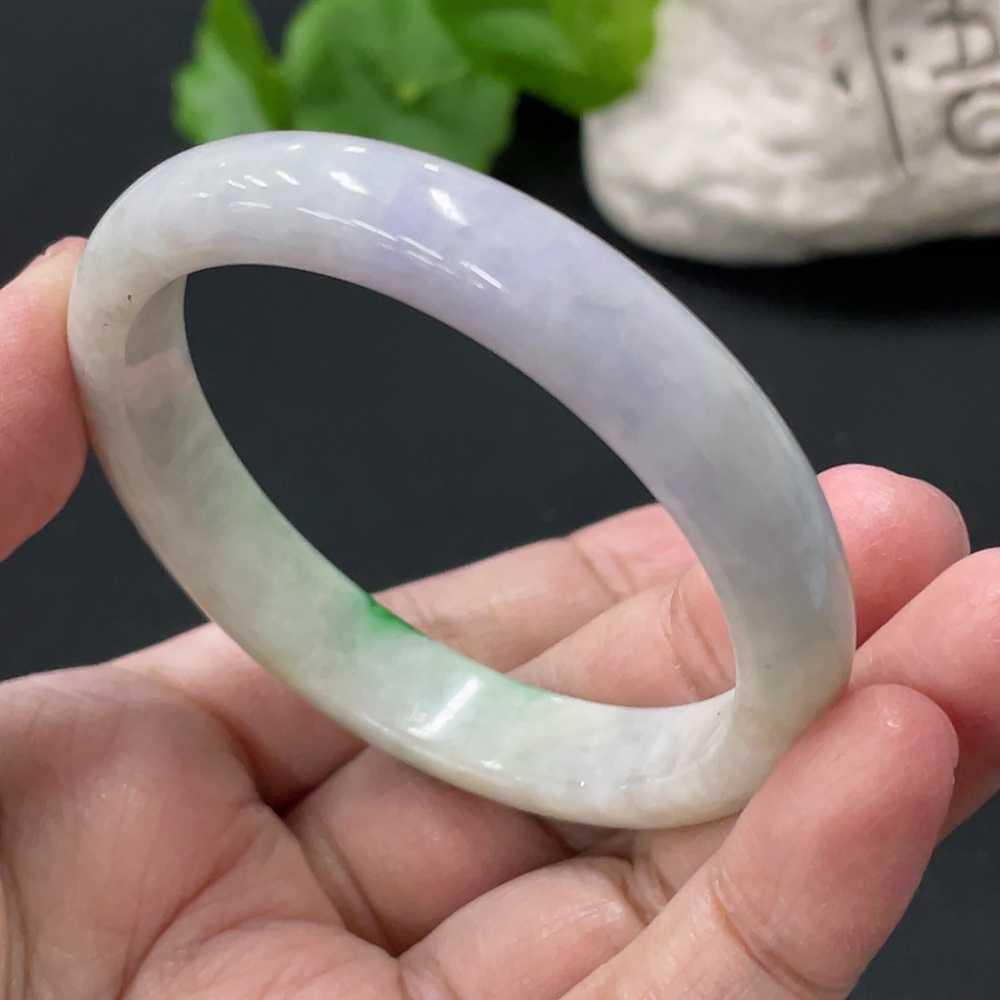 F35109683 Jadeite Round Bangle Total Weight about 32.7g Size 51