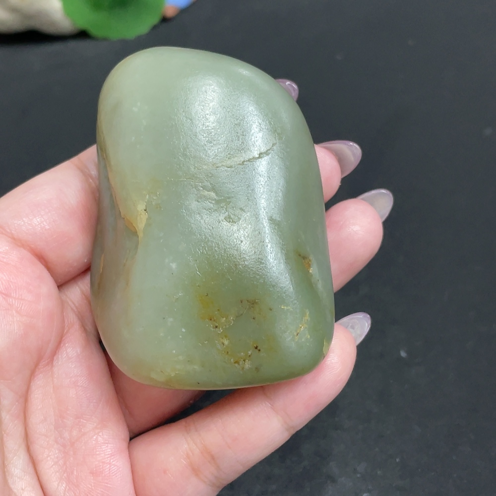 H33863294 Hetian Jade with other mineral components, undetermined skin color origin, total weight approx. 152.4g