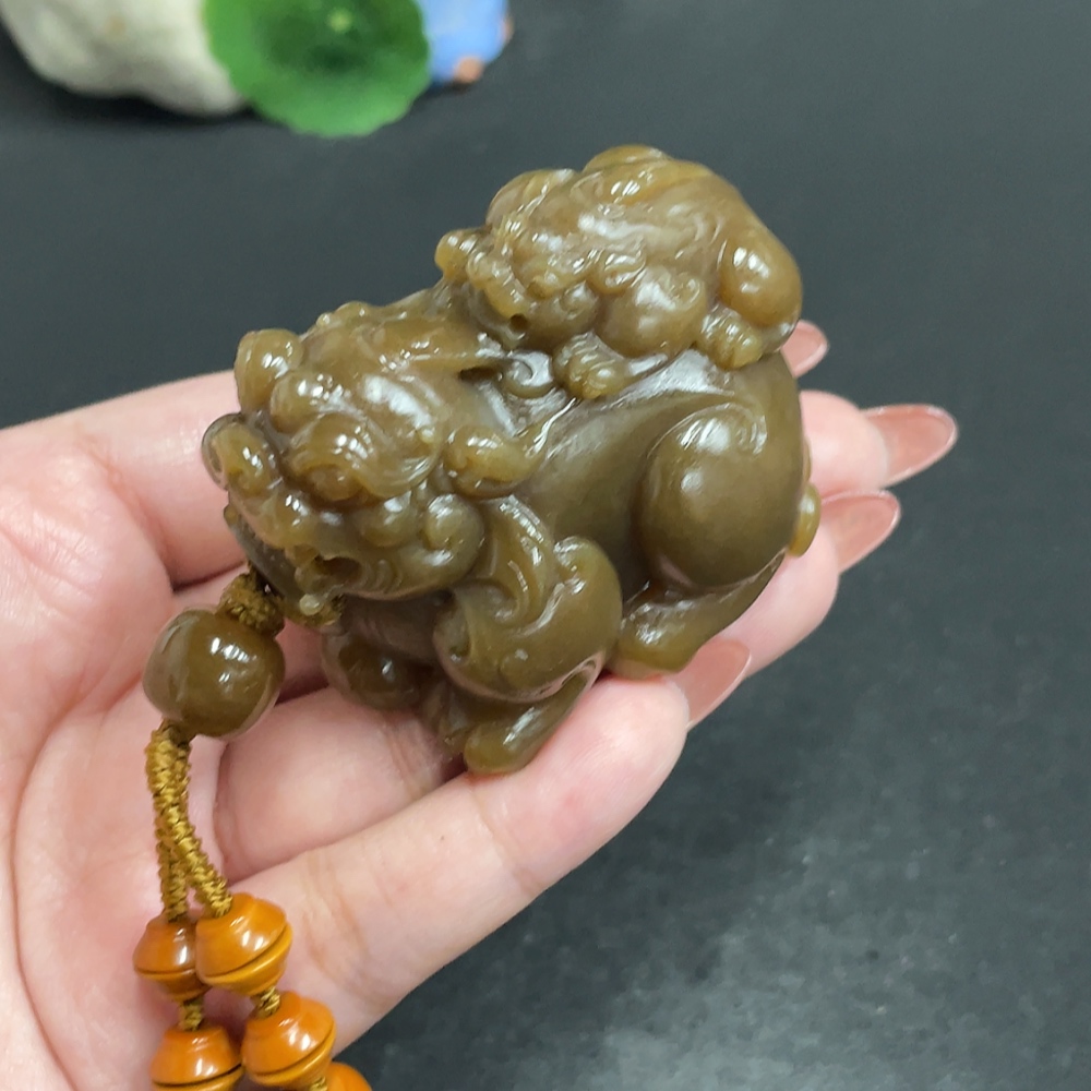H34054198 Hetian Jade Handheld Ornament Auspicious Beast