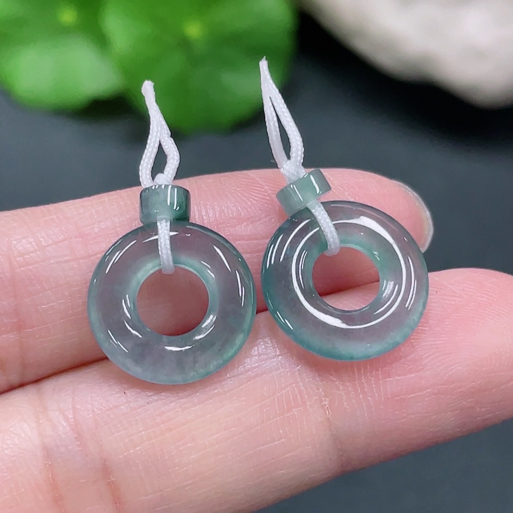 F21420554 Jadeite Donut Pendant