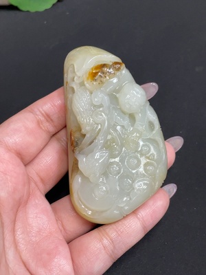 H33932205 Hetian Jade Handheld Ornament "Fortune Croaking In