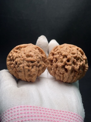 W35199838 Walnut Total weight about 61.61g Size about 50.1mm