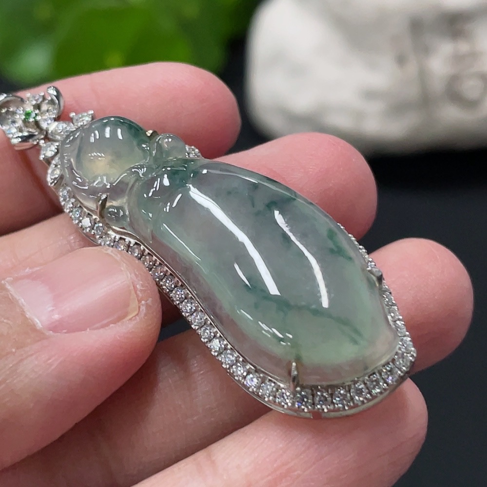 F31670306 Jadeite Auspicious Gourd Pendant with 18k Gold Setting, Non-Diamond, Total Weight Approx. 9.2g