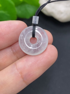 F42955666 翡翠平安扣 货品含绳总重约2克