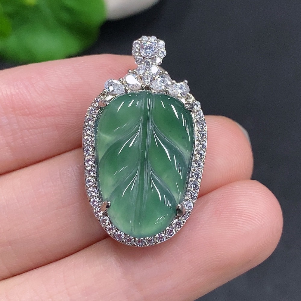F33940944 Jadeite Leaf Pendant Non-Gold Inlaid Total Weight Approx. 4.7g