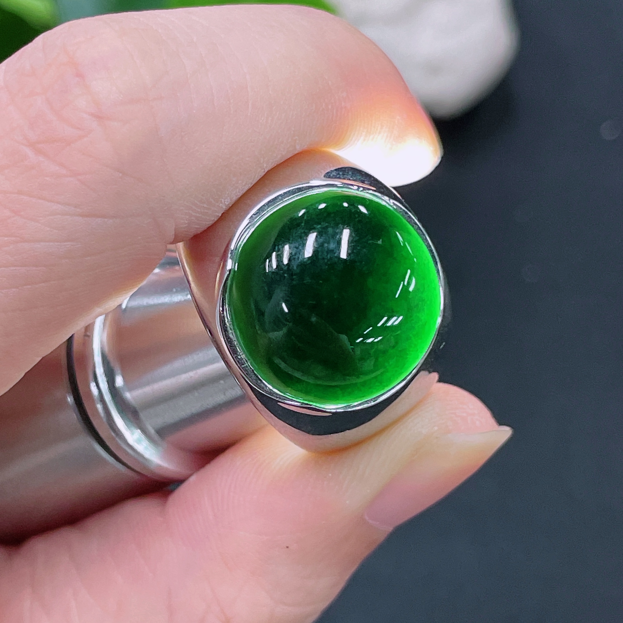 F33918837 Jadeite Cabochon Inlaid Ring (No Markings Surface Tested 18K Gold) Size 26 Total Weight Approx. 9.5g