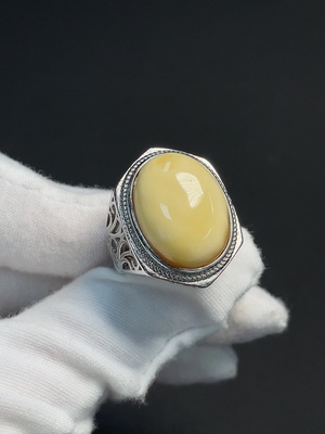 C42962708 琥珀蜜蜡戒指 非金 活口 货品总重约8.48克