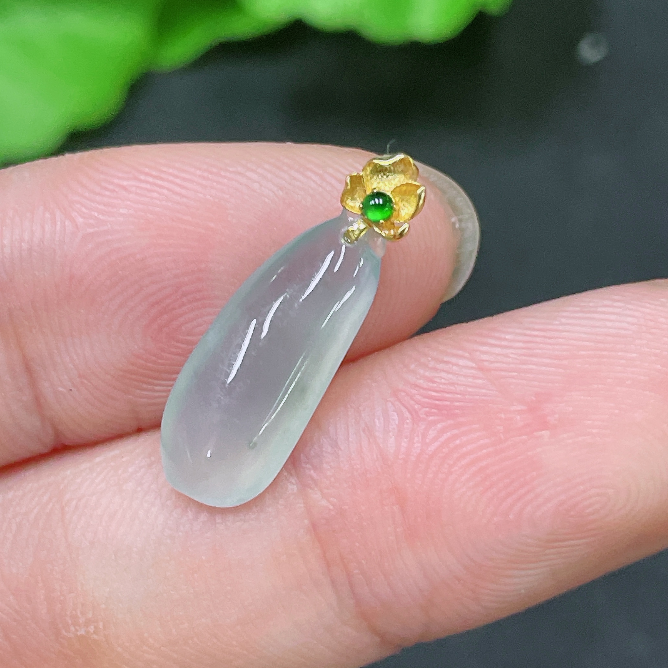 F33943836 Jadeewelry Jadeiteetite Fortunate Melon Pendant with 18K Gold Clasp, Total Weight Approximately 0.7g